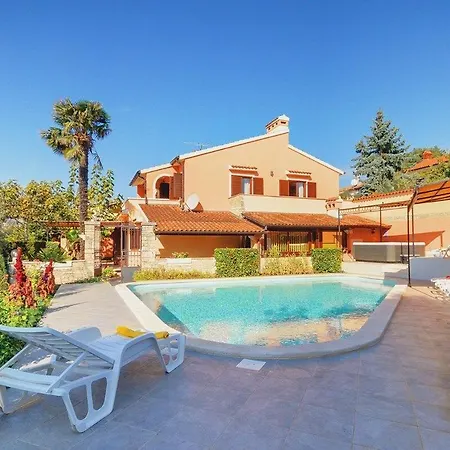 아파트 Nicole 풀라